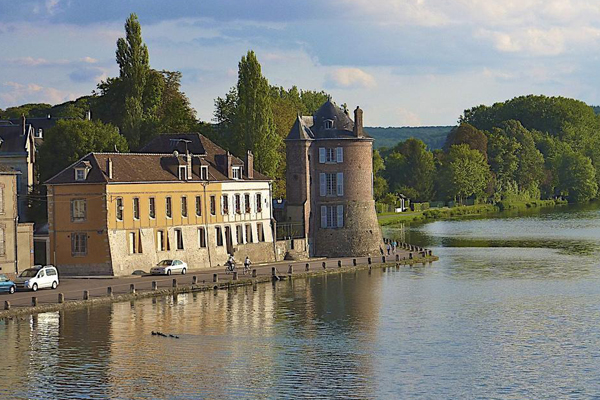 Villeneuve sur Yonne, Borgoña